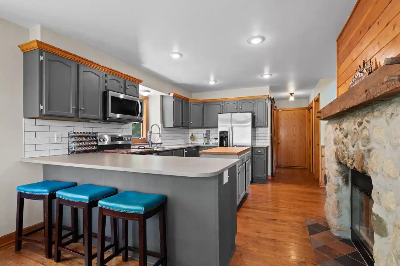 2nd image of N71w31034 Lower Club Circle W Circle W, Hartland, WI 53029 | MLS# 1977766