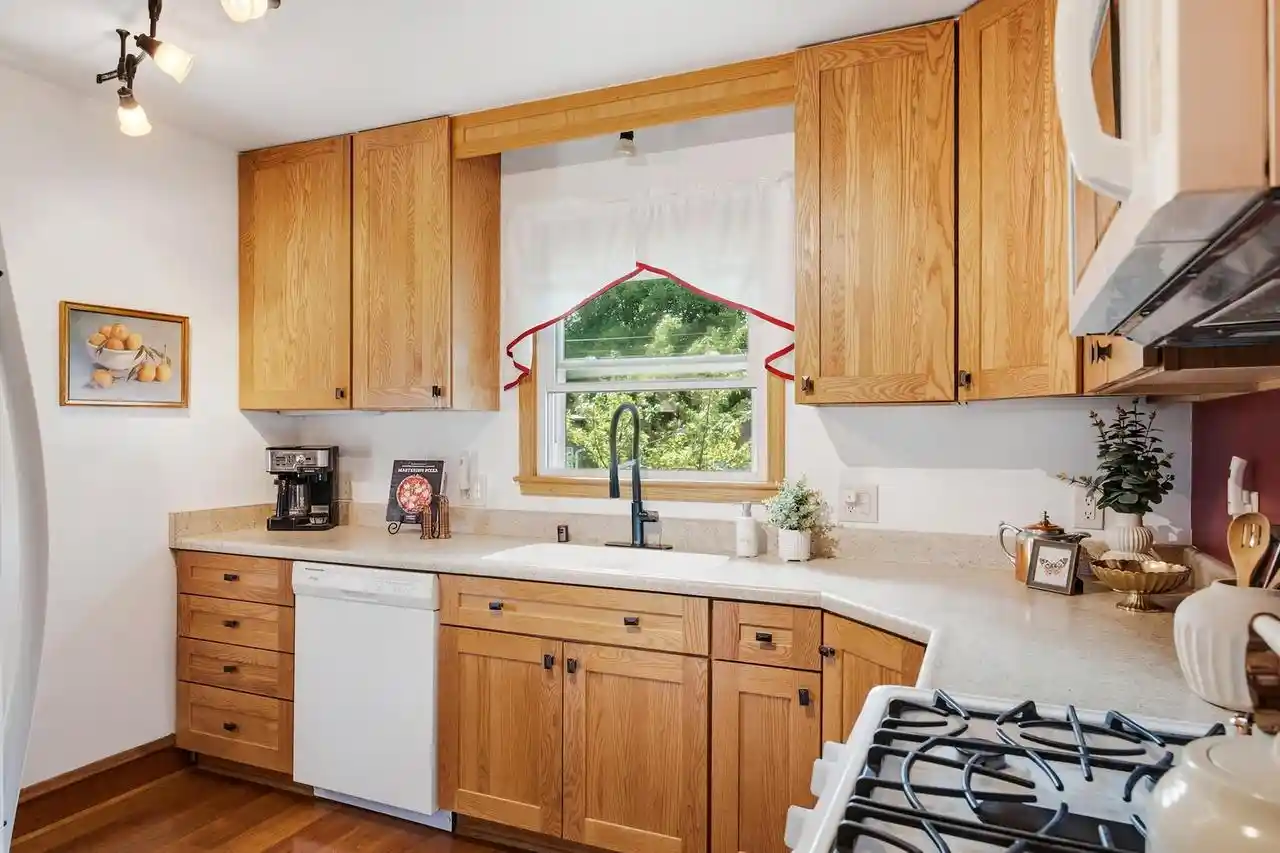 Photo 4 of Single family home for sale at 1919 W Marne Ave, Glendale, WI 53209 | MLS# 1977767 | Listing updated on 2026-09-17