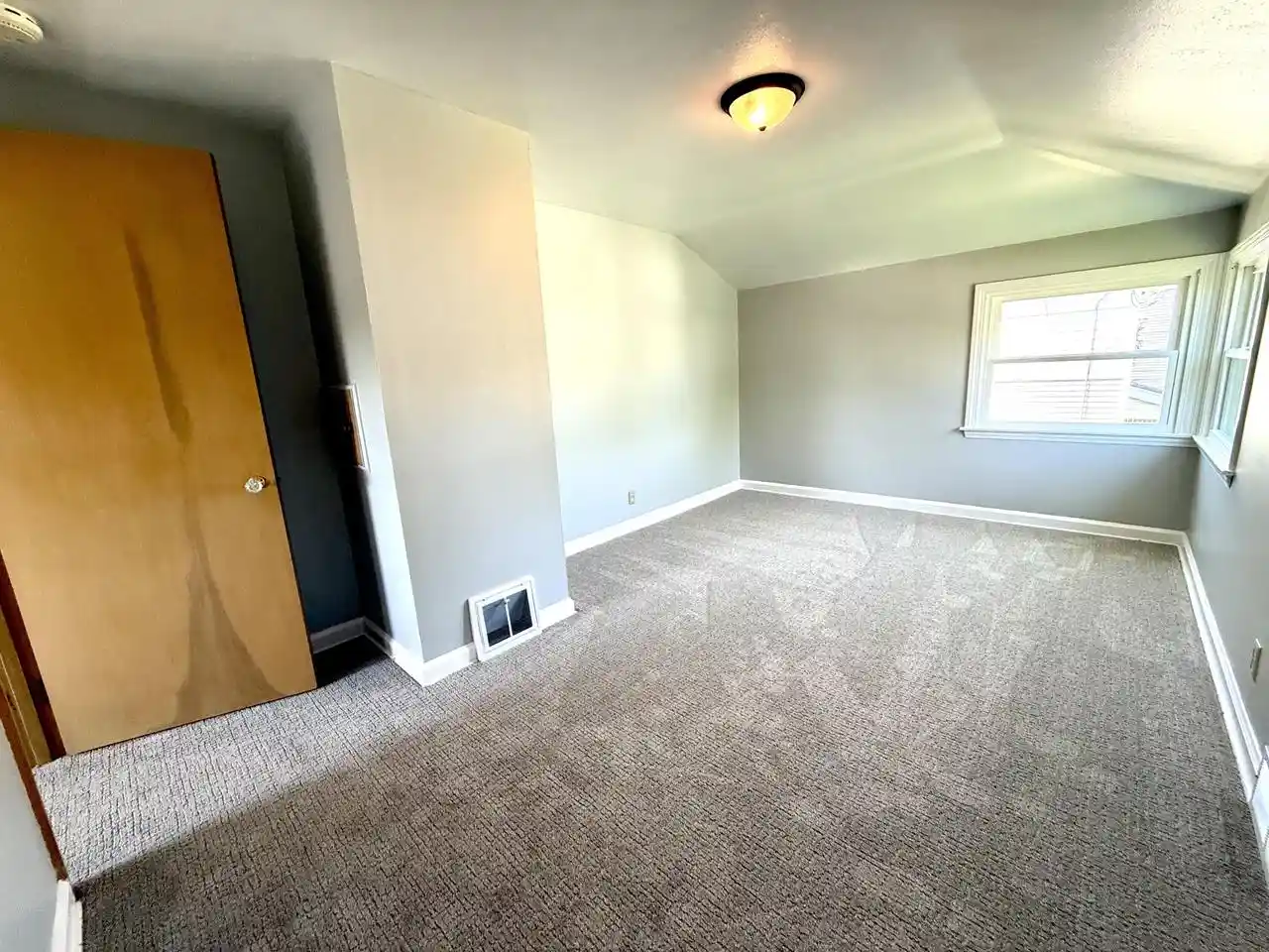 Photo 4 of Single family home for sale at 4510 W Tripoli Avenue Avenue, Milwaukee, WI 53220 | MLS# 1977771 | Listing updated on 2026-09-11