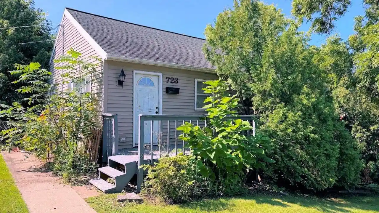 Photo 1 of Single family home for sale at 723 9th Avenue Avenue, Baraboo, WI 53913 | MLS# 2031276 | Listing updated on 2026-08-31