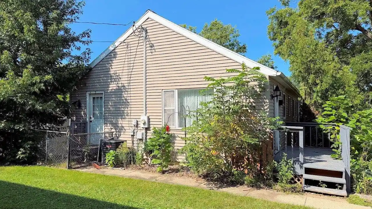 Photo 2 of Single family home for sale at 723 9th Avenue Avenue, Baraboo, WI 53913 | MLS# 2031276 | Listing updated on 2026-08-31