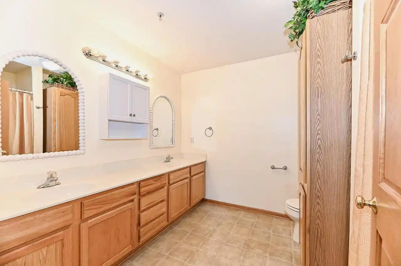 Listing Photo 4 - Condo for sale in building located at 927 Lannon Ter Ter, Mount Pleasant, WI 53406 - Unit #1606