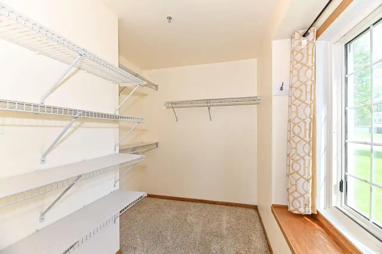 Listing Photo 5 - Condo for sale in building located at 927 Lannon Ter Ter, Mount Pleasant, WI 53406 - Unit #1606