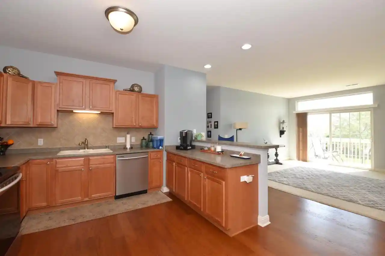 Listing Photo 4 - Condo for sale in building located at 1033 Hastings Ct Ct, Mount Pleasant, WI 53406 - Unit #202