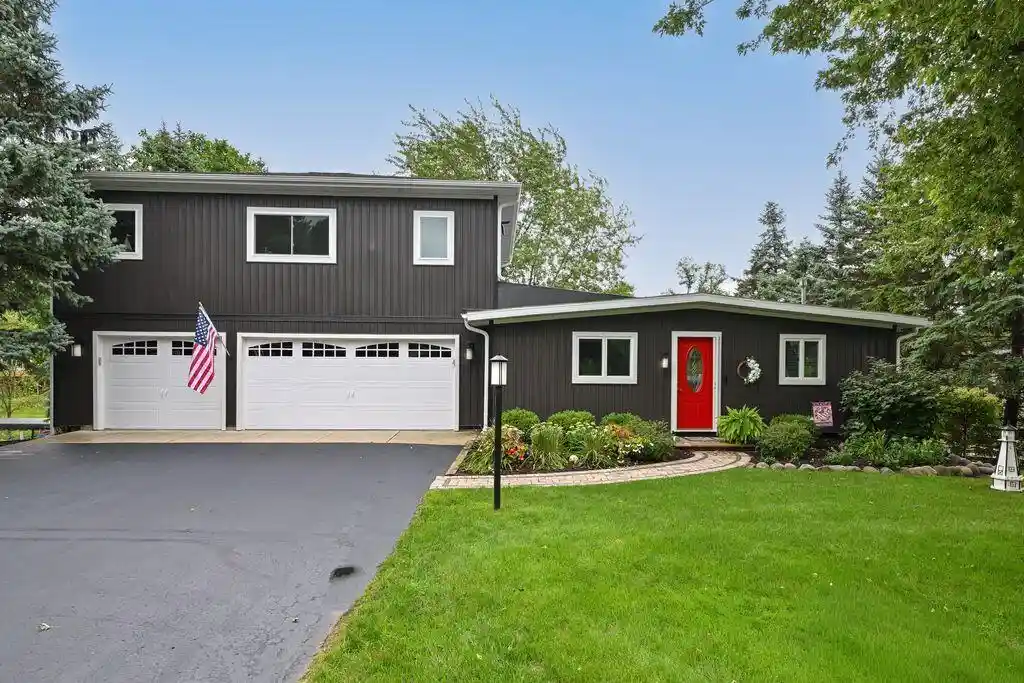 Photo 1 of Single family home for sale at W5159 Bay Shore Dr Dr, Elkhorn, WI 53121 | MLS# 1977791 | Listing updated on 2026-08-29