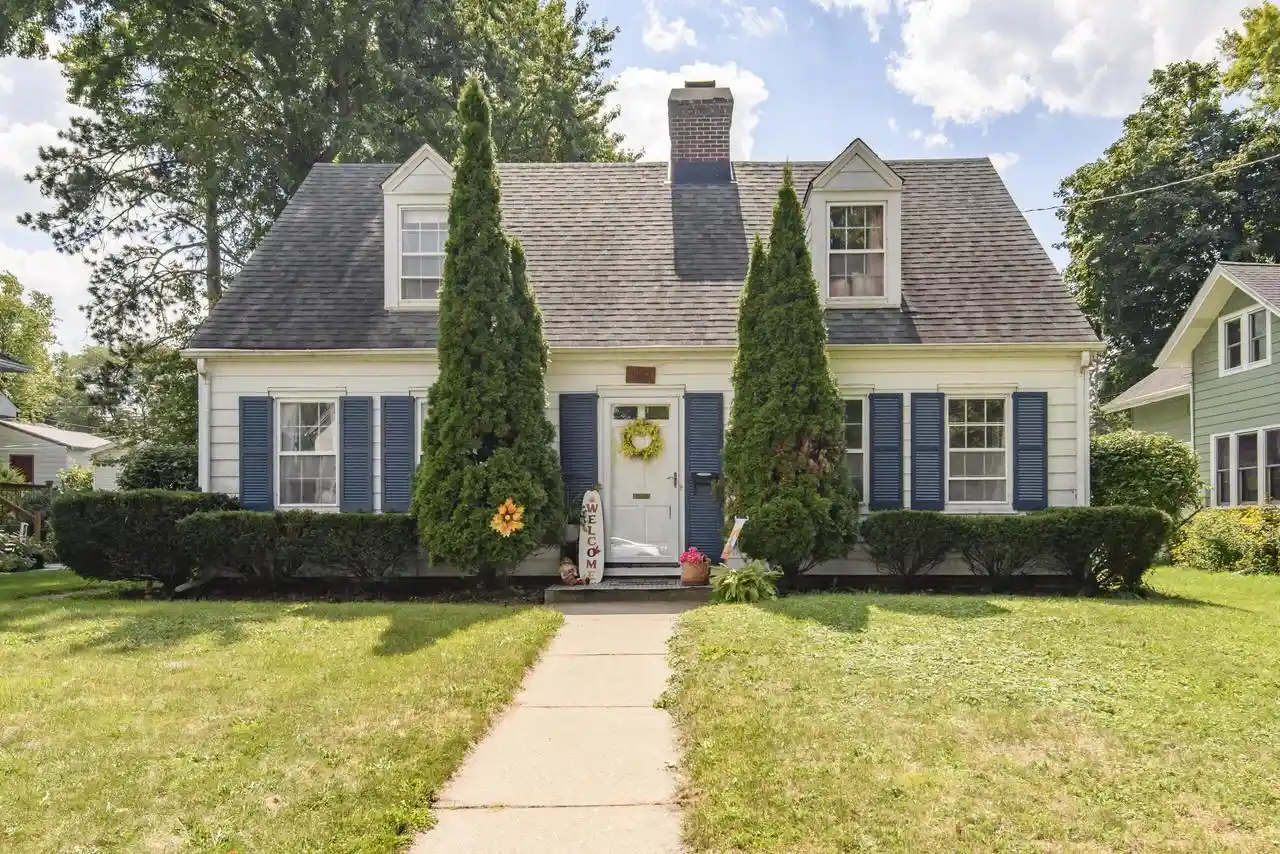 Photo 1 of Single family home for sale at 129 W Laflin Avenue Avenue, Waukesha, WI 53186 | MLS# 1977788 | Listing updated on 2026-09-01
