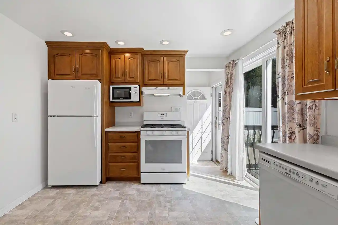 Photo 3 of Sale Pending at 1739 12th Avenue Avenue, Green Bay, WI 54304 | MLS# 50331652 | Listing updated on 2026-09-23