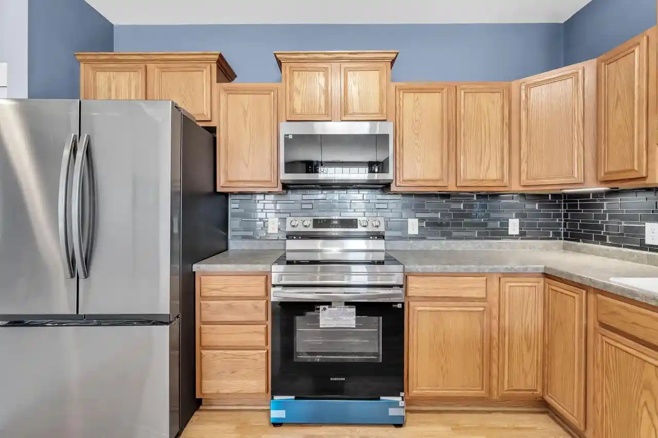 3rd image of 981 Hastings Ct Ct, Racine, WI 53406