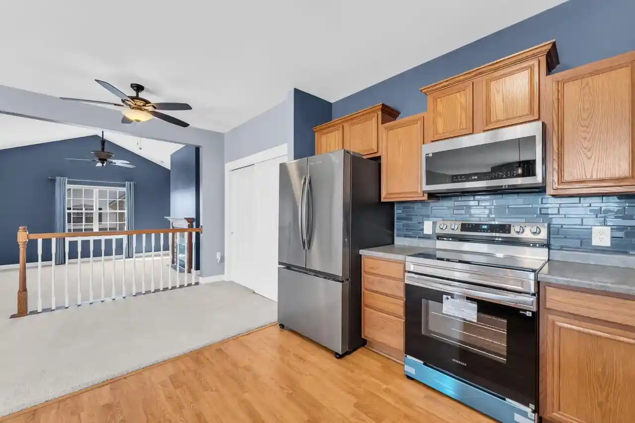 5th image of 981 Hastings Ct Ct, Racine, WI 53406