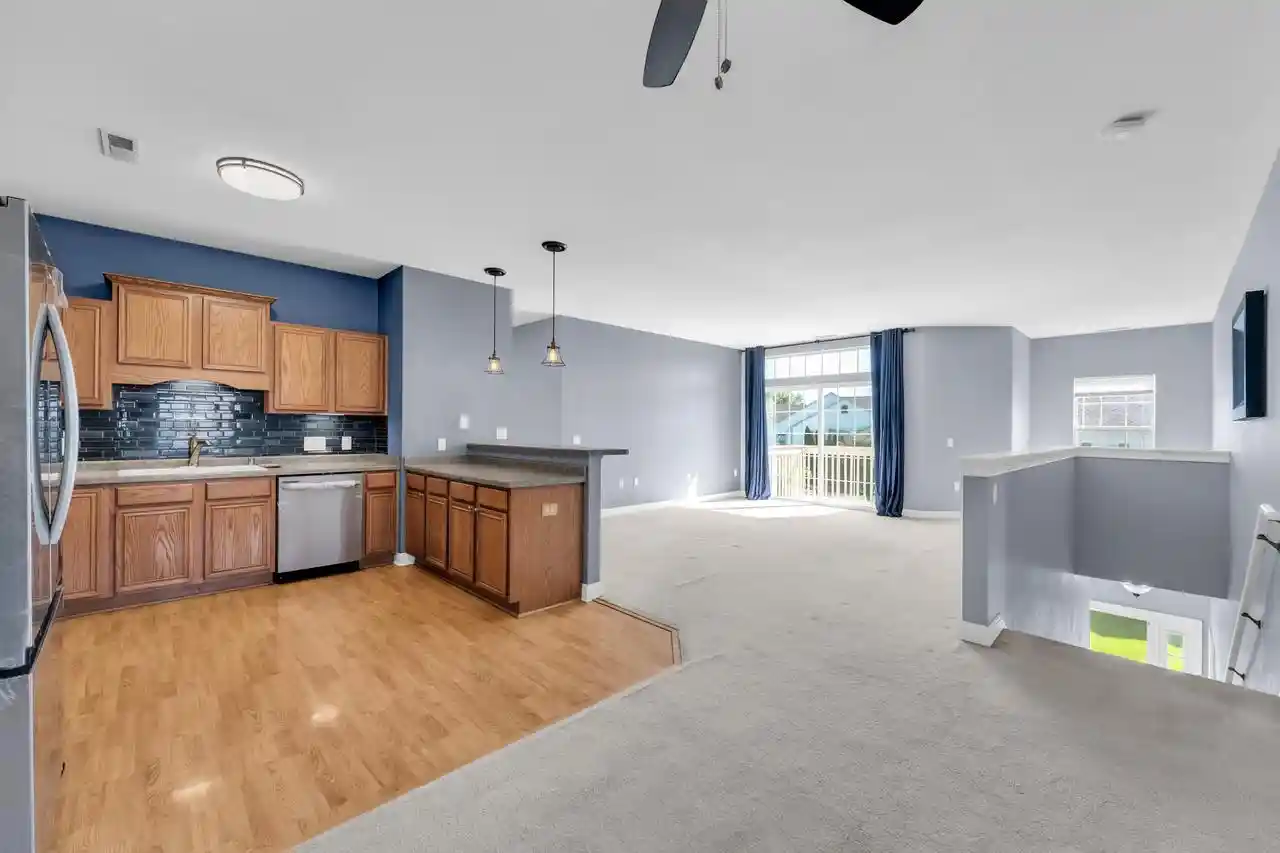 2nd image of 981 Hastings Ct Ct, Racine, WI 53406