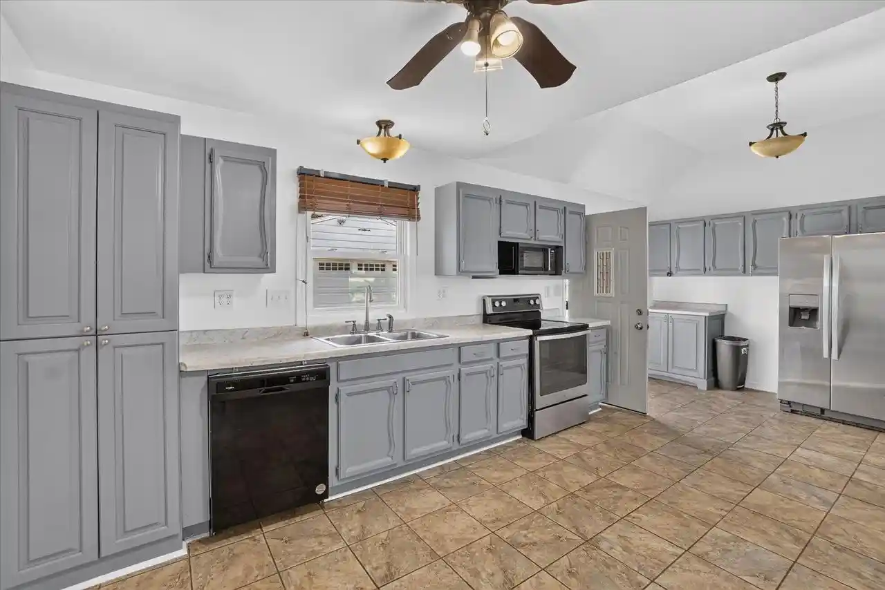 4th image of 7101 W Allerton Avenue Avenue, Greenfield, WI 53220 | MLS# 1977794