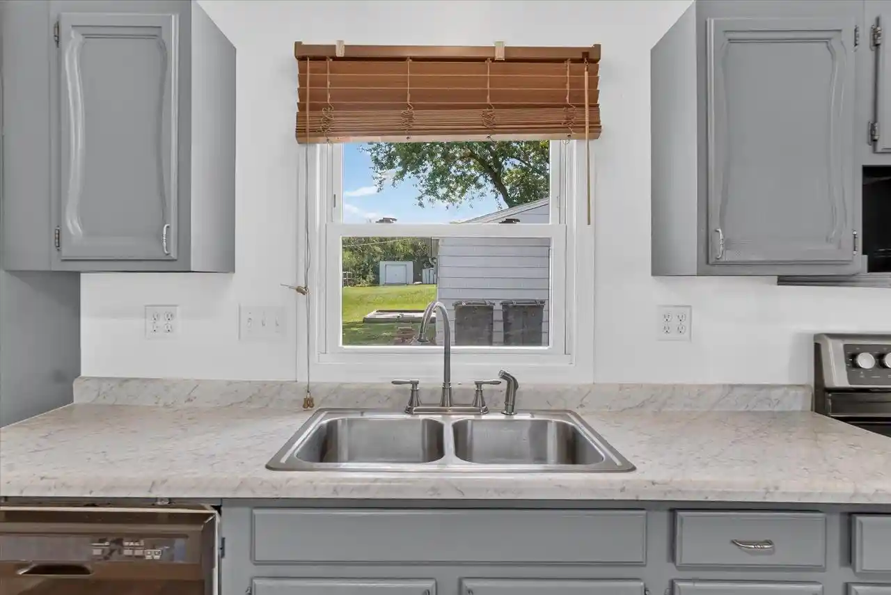 5th image of 7101 W Allerton Avenue Avenue, Greenfield, WI 53220 | MLS# 1977794
