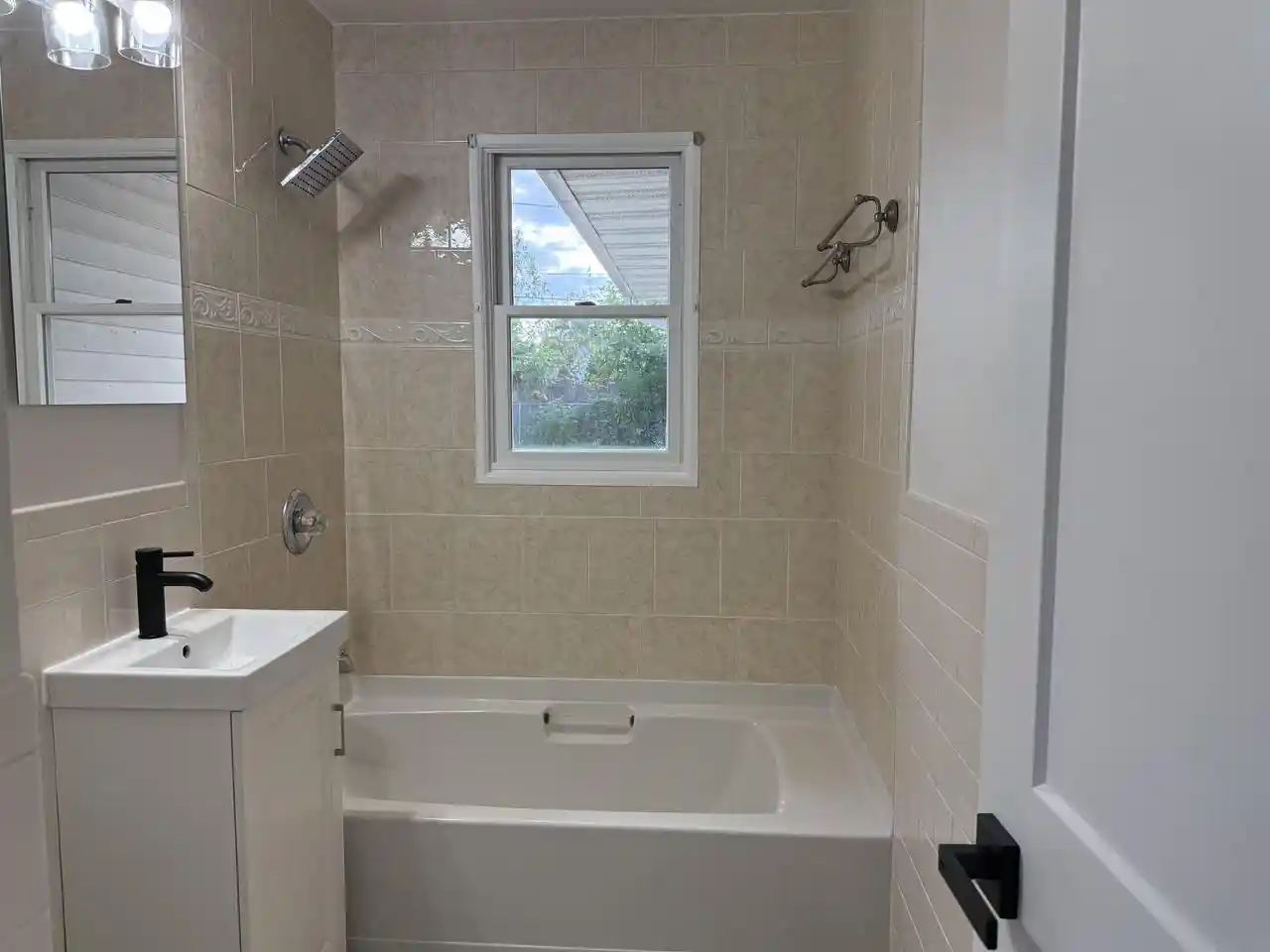 Photo 3 of Single family home for sale at 929 Hunt Avenue Avenue, Neenah, WI 54956 | MLS# 50331643 | Listing updated on 2026-09-21