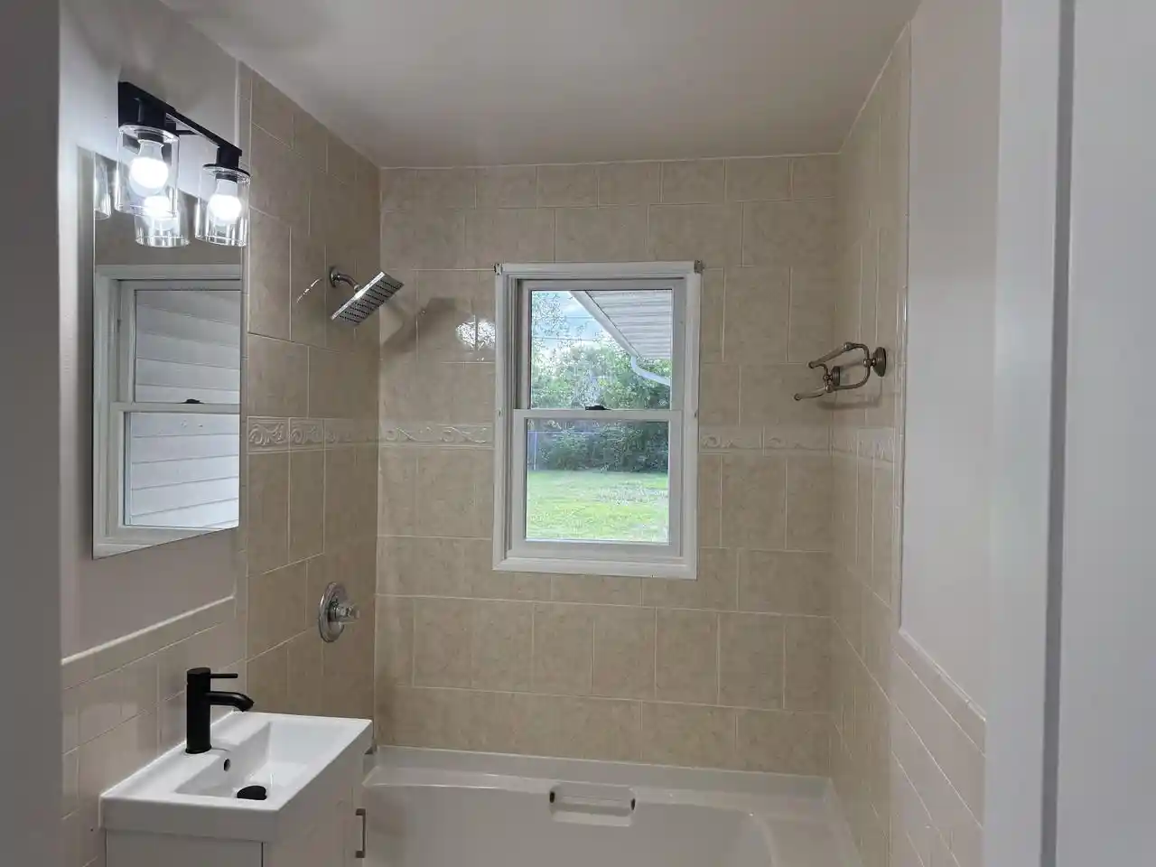 Photo 4 of Single family home for sale at 929 Hunt Avenue Avenue, Neenah, WI 54956 | MLS# 50331643 | Listing updated on 2026-09-21