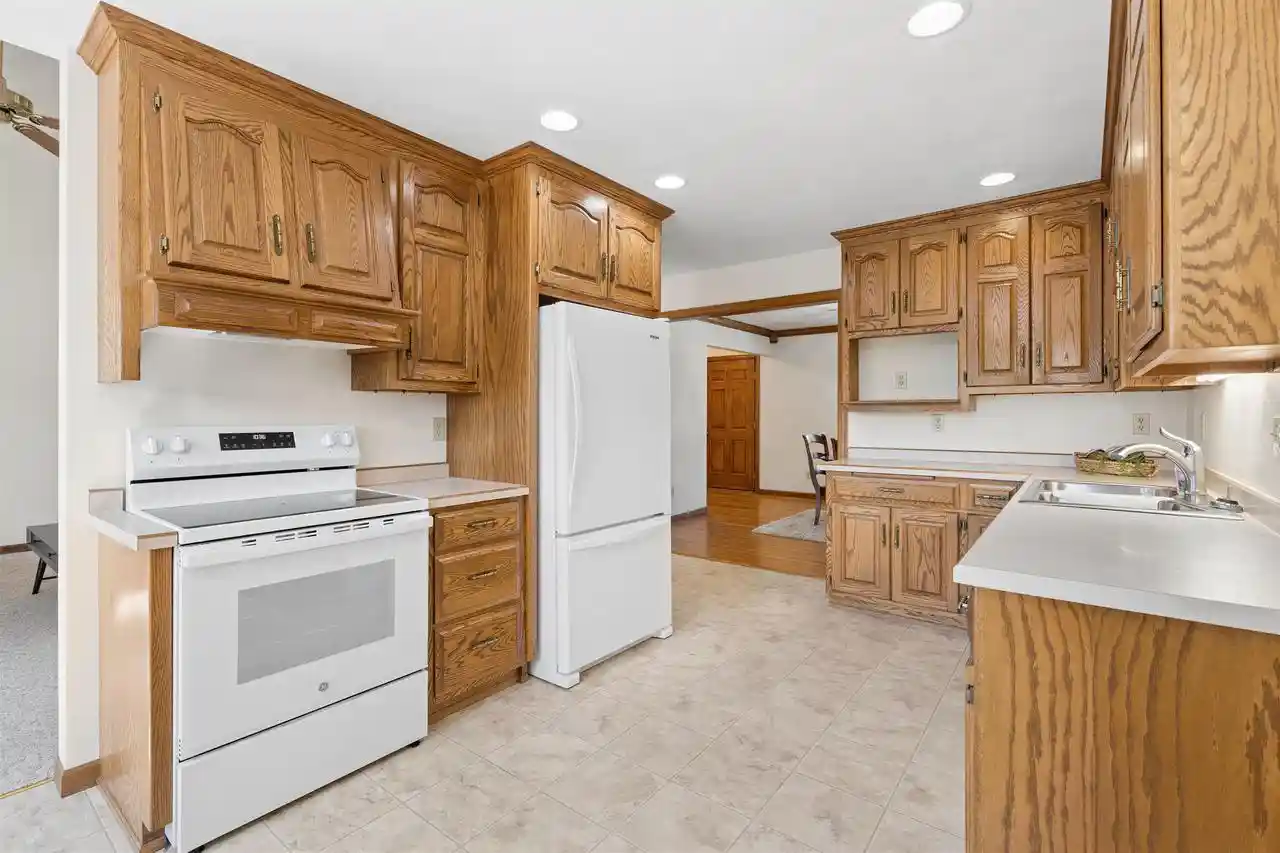 Photo 3 of Single family home for sale at 120 E Glenbrook Dr Dr, Pulaski, WI 54162 | MLS# 50331651 | Listing updated on 2026-09-08