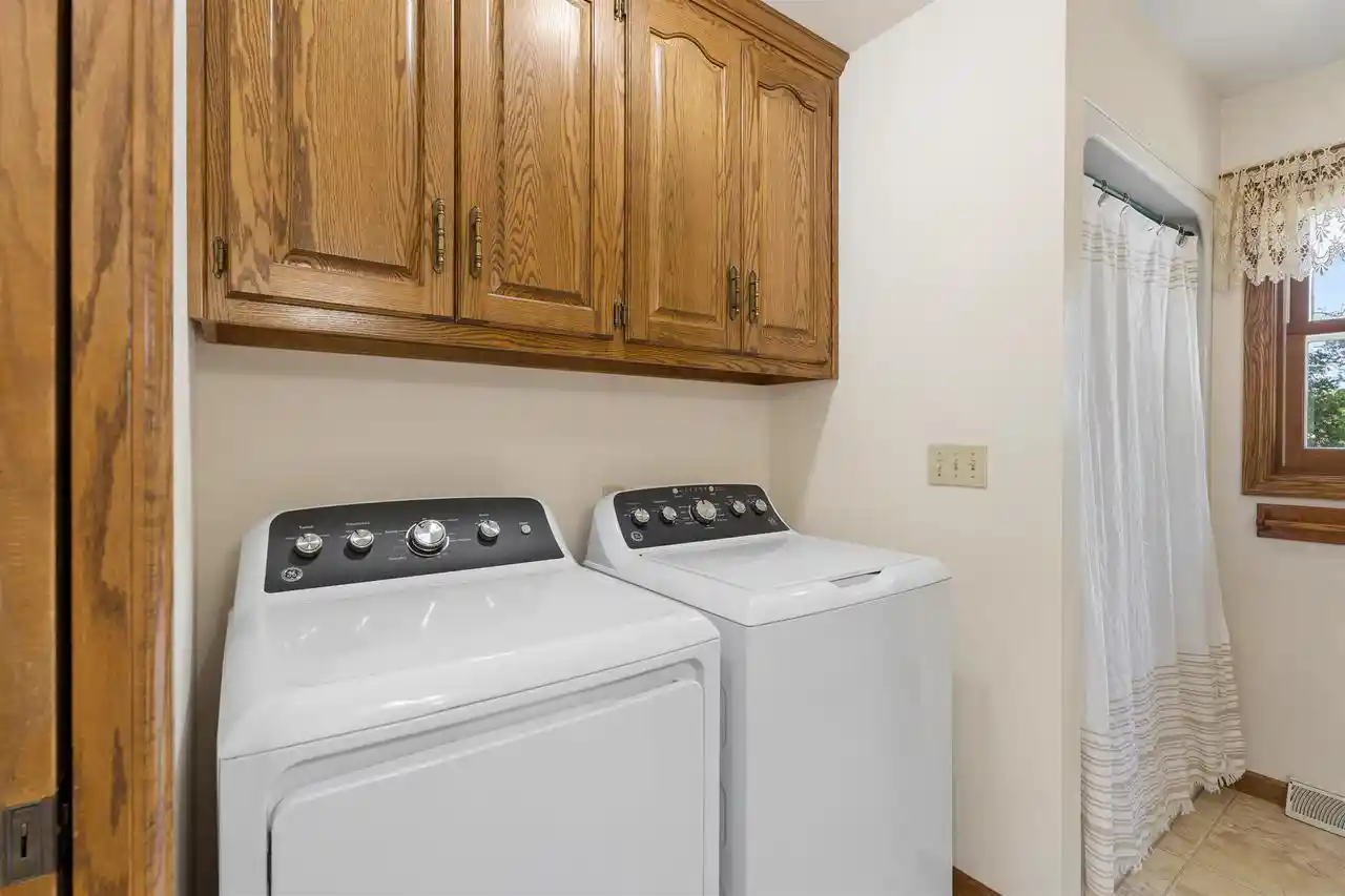 Photo 4 of Single family home for sale at 120 E Glenbrook Dr Dr, Pulaski, WI 54162 | MLS# 50331651 | Listing updated on 2026-09-08