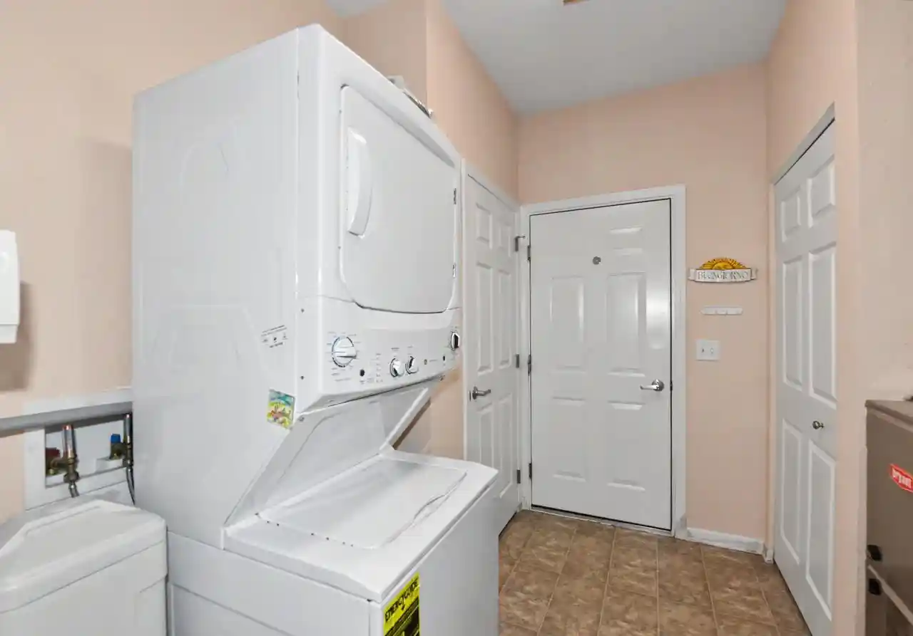 Listing Photo 4 - Condo for sale in building located at N16w26559 Meadowgrass Cir Cir, Pewaukee, WI 53072 - Unit #E