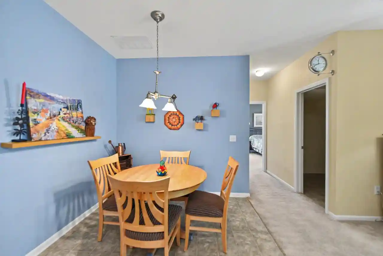 Listing Photo 5 - Condo for sale in building located at N16w26559 Meadowgrass Cir Cir, Pewaukee, WI 53072 - Unit #E