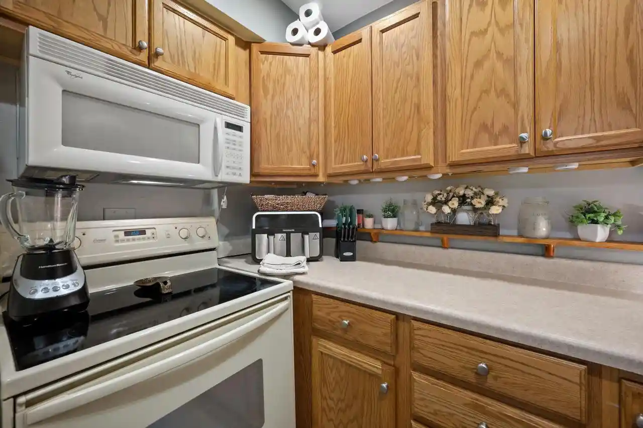 Listing Photo 5 - Condo for sale in building located at 2650 S 60Th St St, Milwaukee, WI 53219 - Unit #9