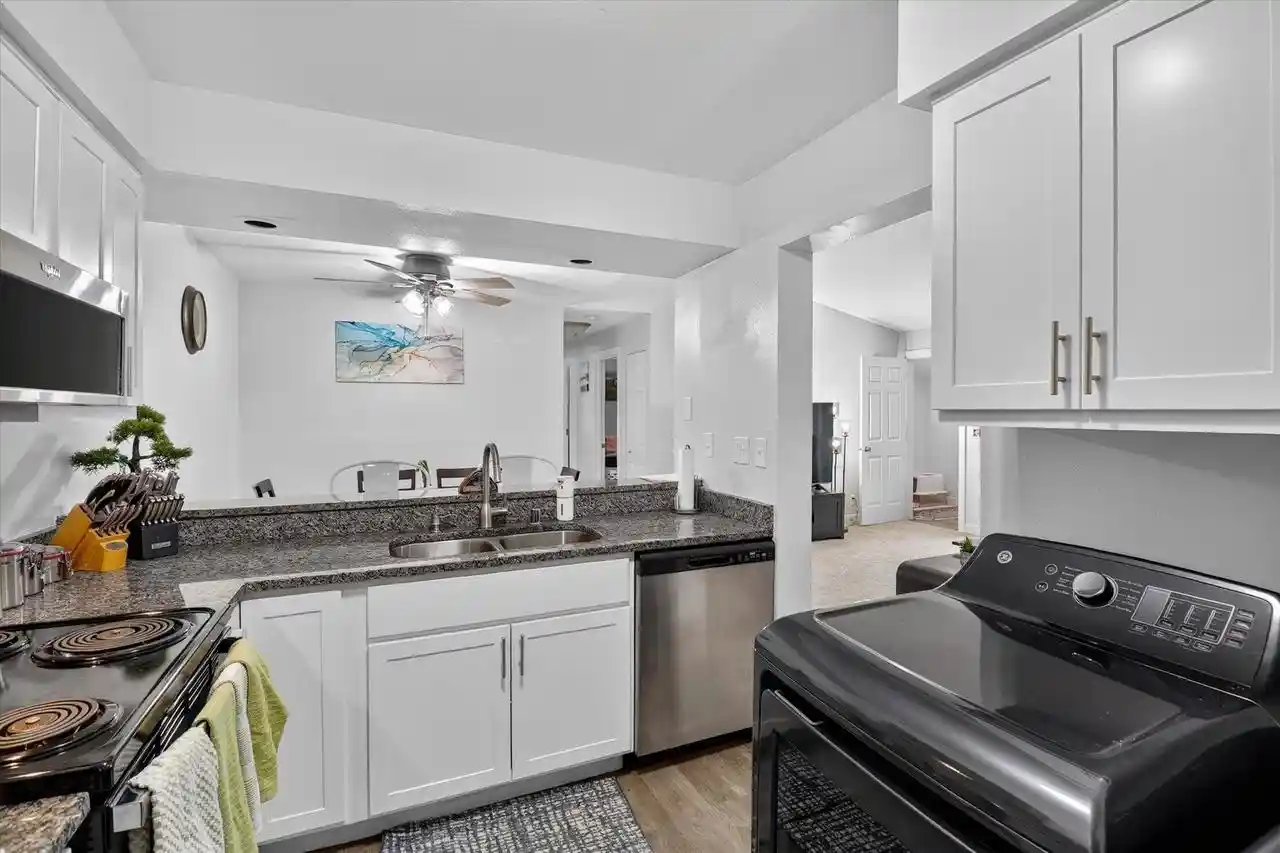 4th image of 1008 Whispering Pines Wy Wy, Fitchburg, WI 53713