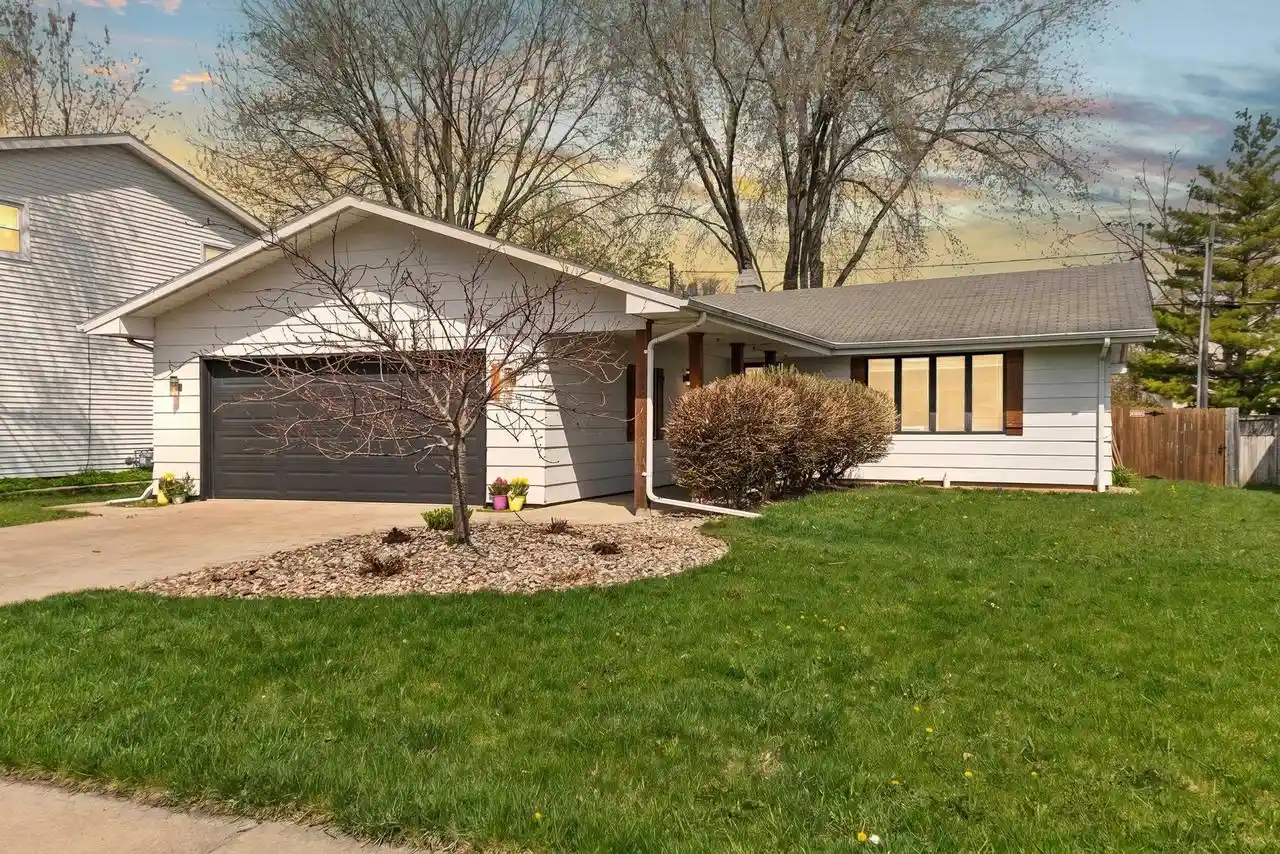 Photo 1 of Single family home for sale at 546 E Coolidge Avenue Avenue, Appleton, WI 54915 | MLS# 50331668 | Listing updated on 2026-08-30