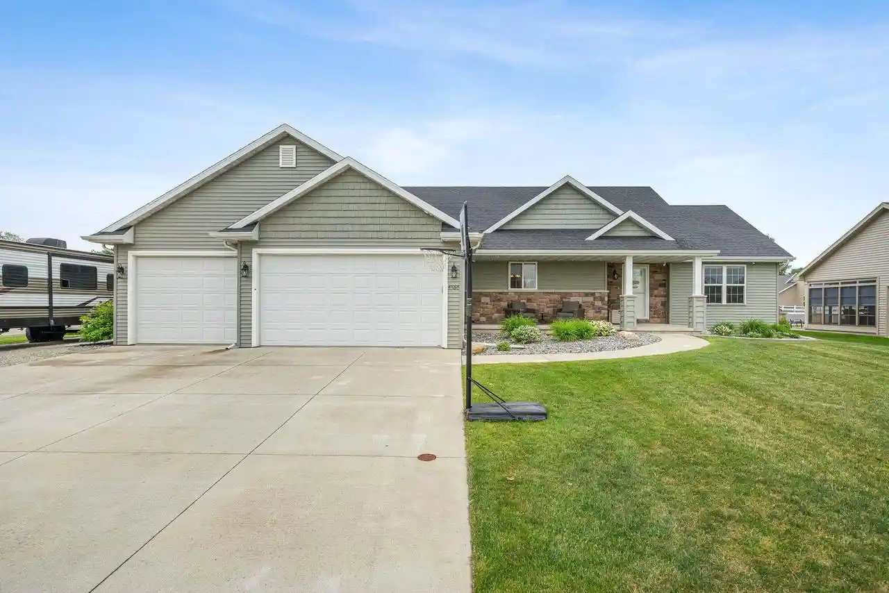 Photo 1 of Single family home for sale at 4866 N Wren Dr Dr, Appleton, WI 54913 | MLS# 50331665 | Listing updated on 2026-08-29
