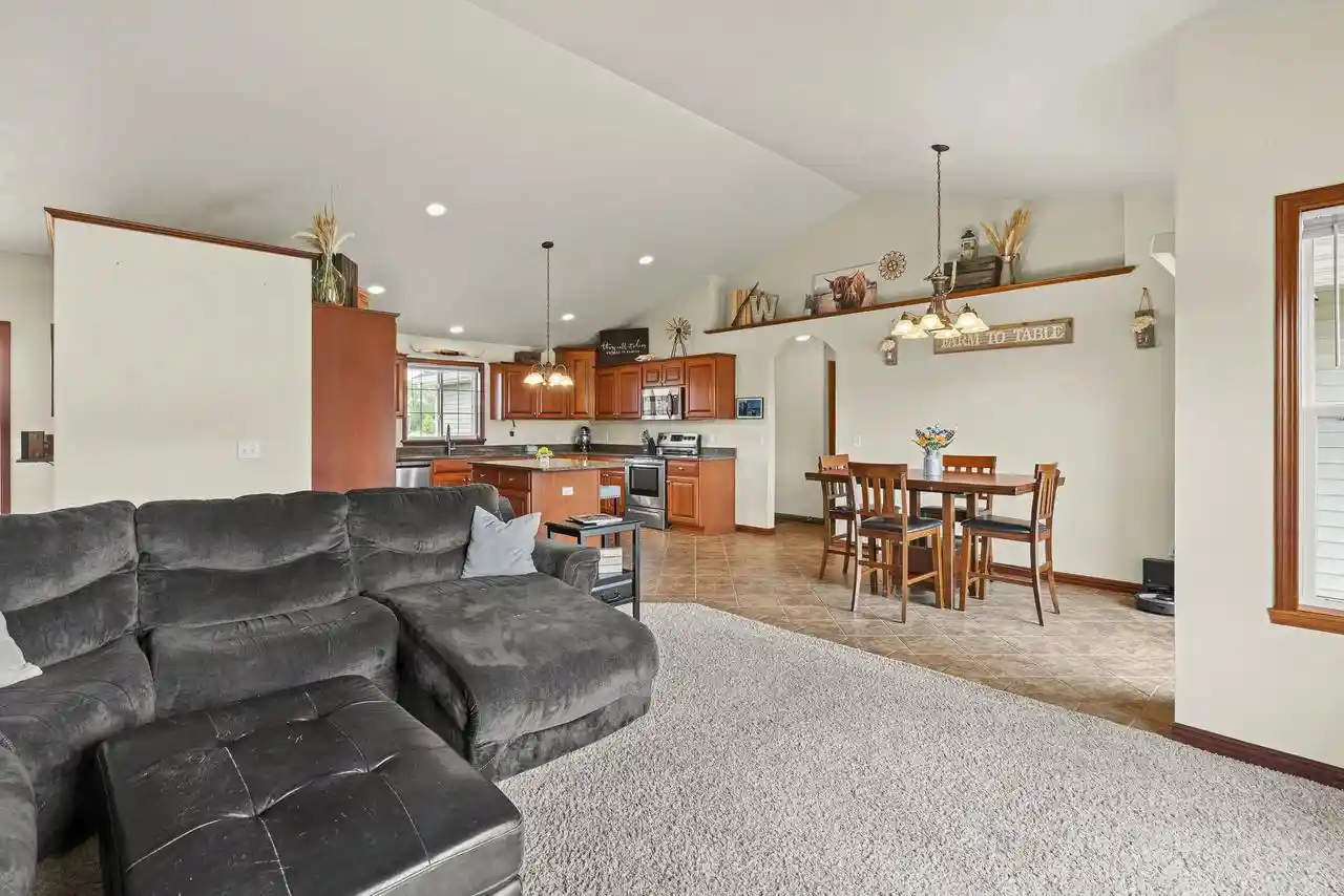 Photo 2 of Single family home for sale at 4866 N Wren Dr Dr, Appleton, WI 54913 | MLS# 50331665 | Listing updated on 2026-08-29
