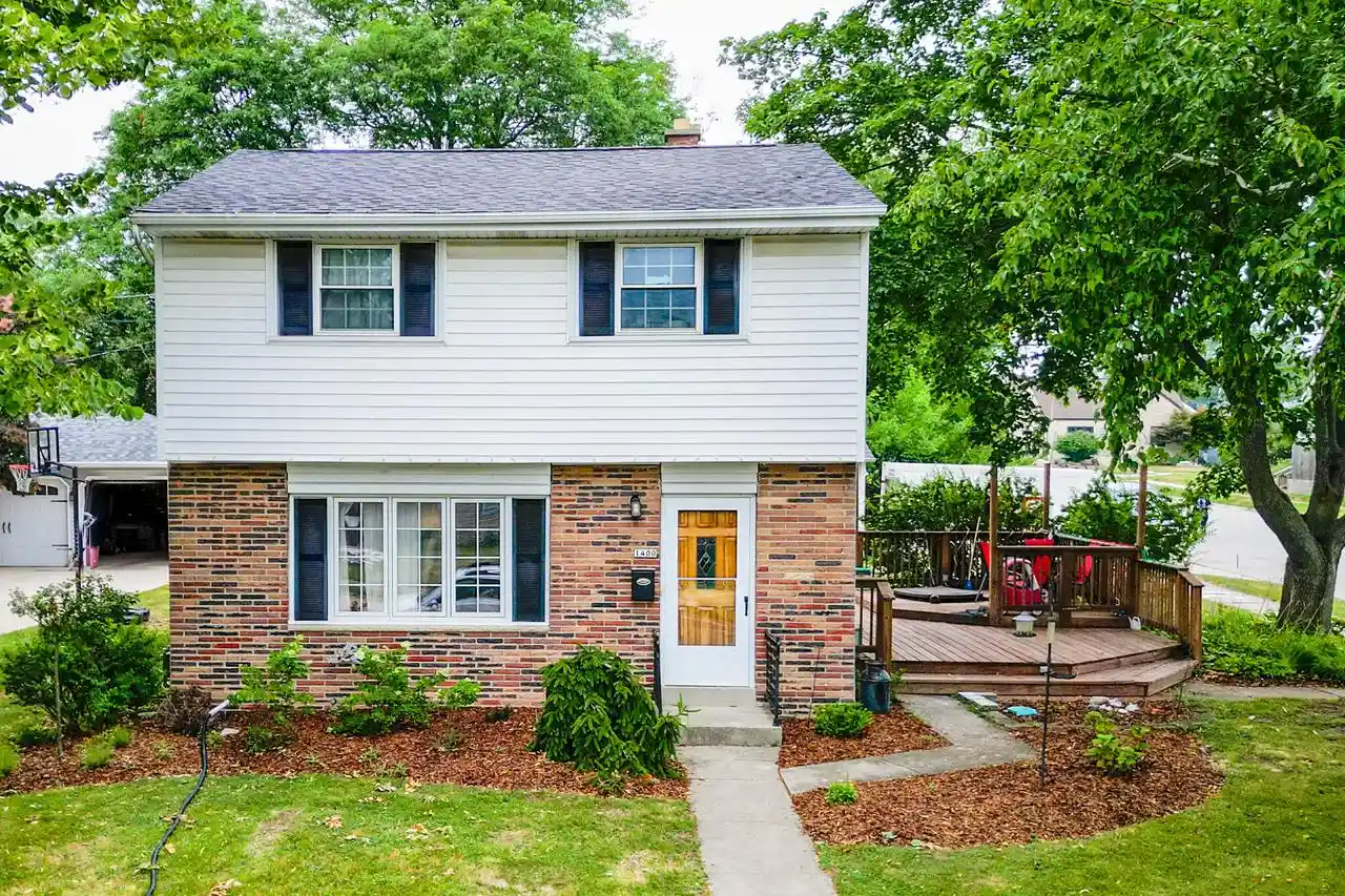Photo 1 of Single family home for sale at 1400 Manitowoc Avenue Avenue, South Milwaukee, WI 53172 | MLS# 1977831 | Listing updated on 2026-09-02