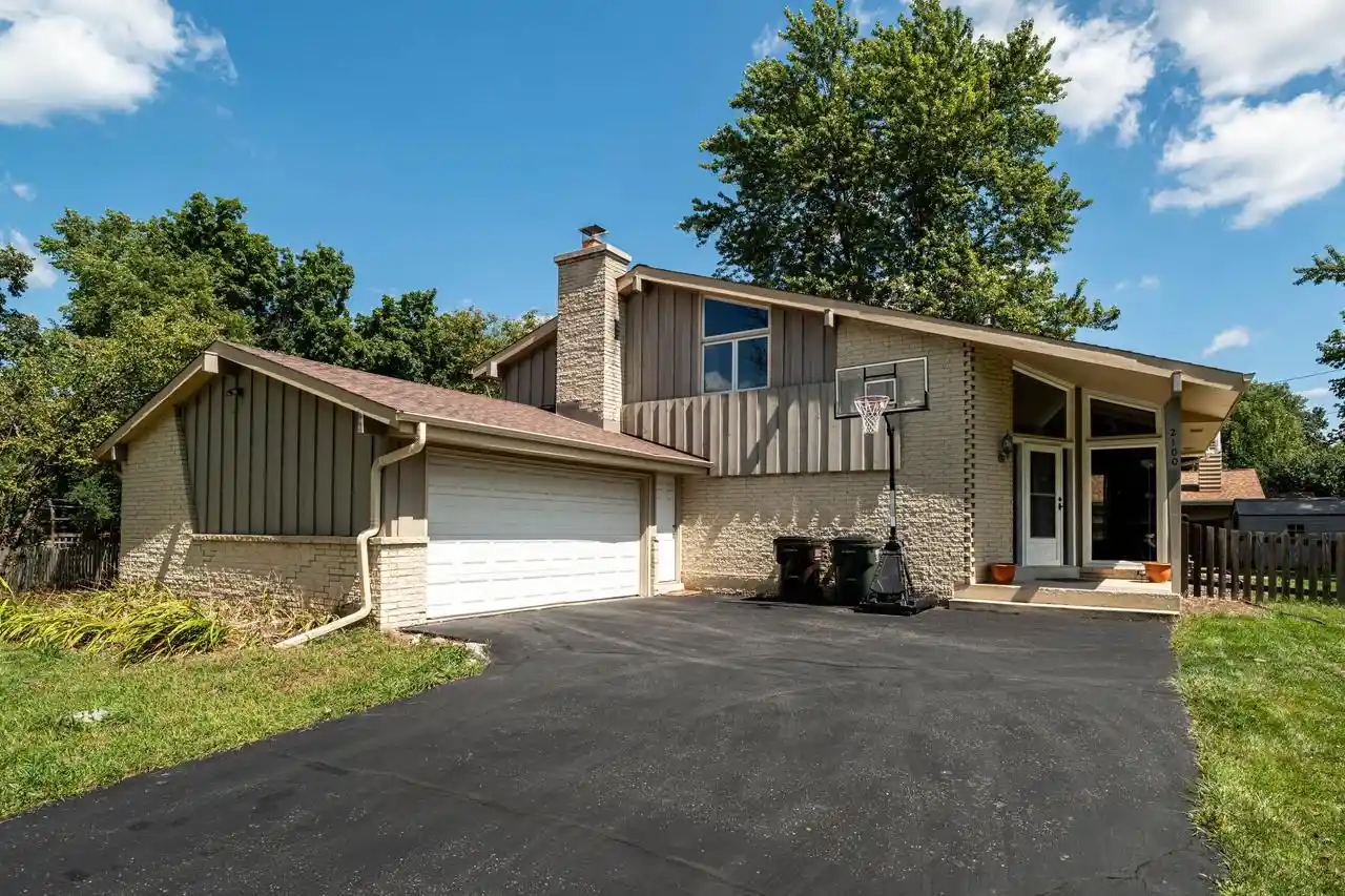 Photo 1 of Single family home for sale at 2100 S Woodshire Dr Dr, New Berlin, WI 53151 | MLS# 1977874 | Listing updated on 2026-09-17