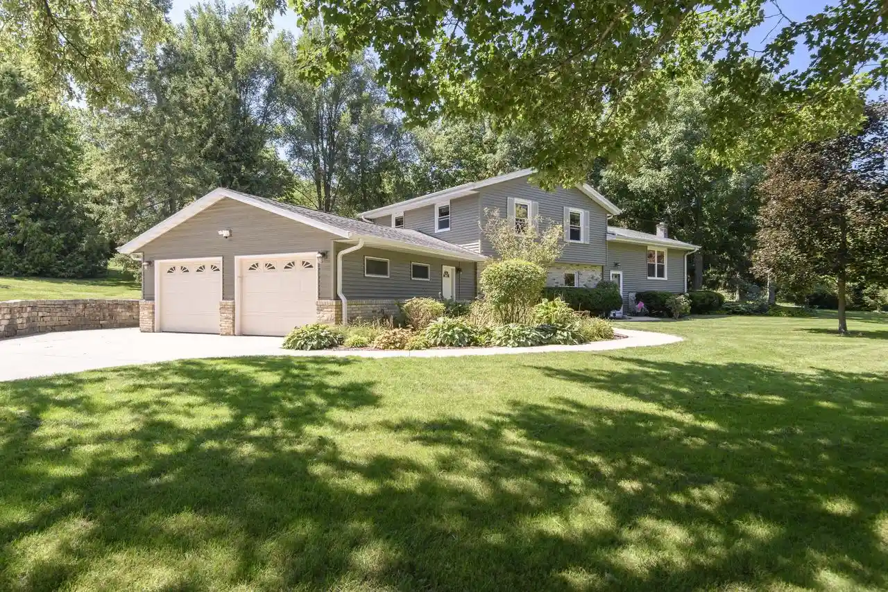 Photo 1 of Single family home for sale at W285s3467 Snow Goose Trail Trail, Waukesha, WI 53189 | MLS# 1977880 | Listing updated on 2026-10-01