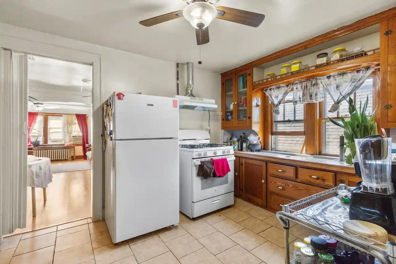 Listing Photo 5 - Condo for sale in building located at 3411 S 14th St St, Milwaukee, WI 53215 - Unit #3411A