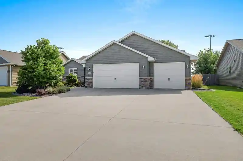 Photo 1 of Single family home for sale at N9046 Spring Valley Road Road, Menasha, WI 54952 | MLS# 50331700 | Listing updated on 2026-08-31