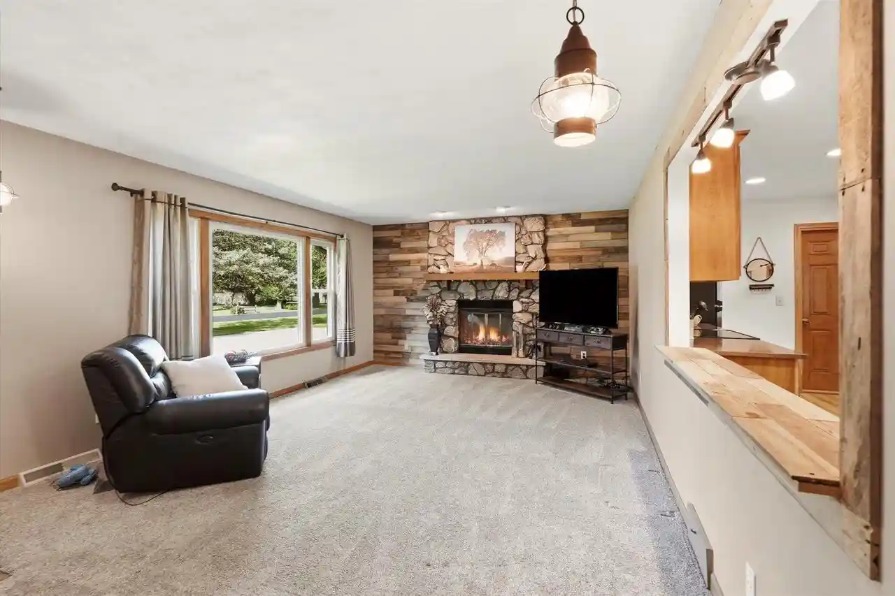3rd image of N95W25161 Whitewater Dr Dr, Colgate, WI 53017 | MLS# 1977899