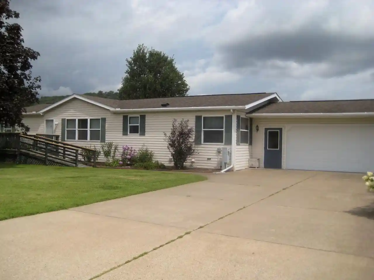 1st image of 37176 Seymour Dr Dr, Prairie Du Chien, WI 53821 | MLS# 2031356