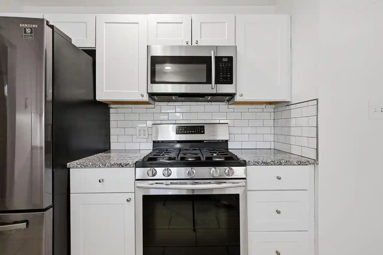 Photo 4 of Single family home for sale at 611 W Mequon Road Road, Mequon, WI 53092 | MLS# 1977915 | Listing updated on 2026-09-09