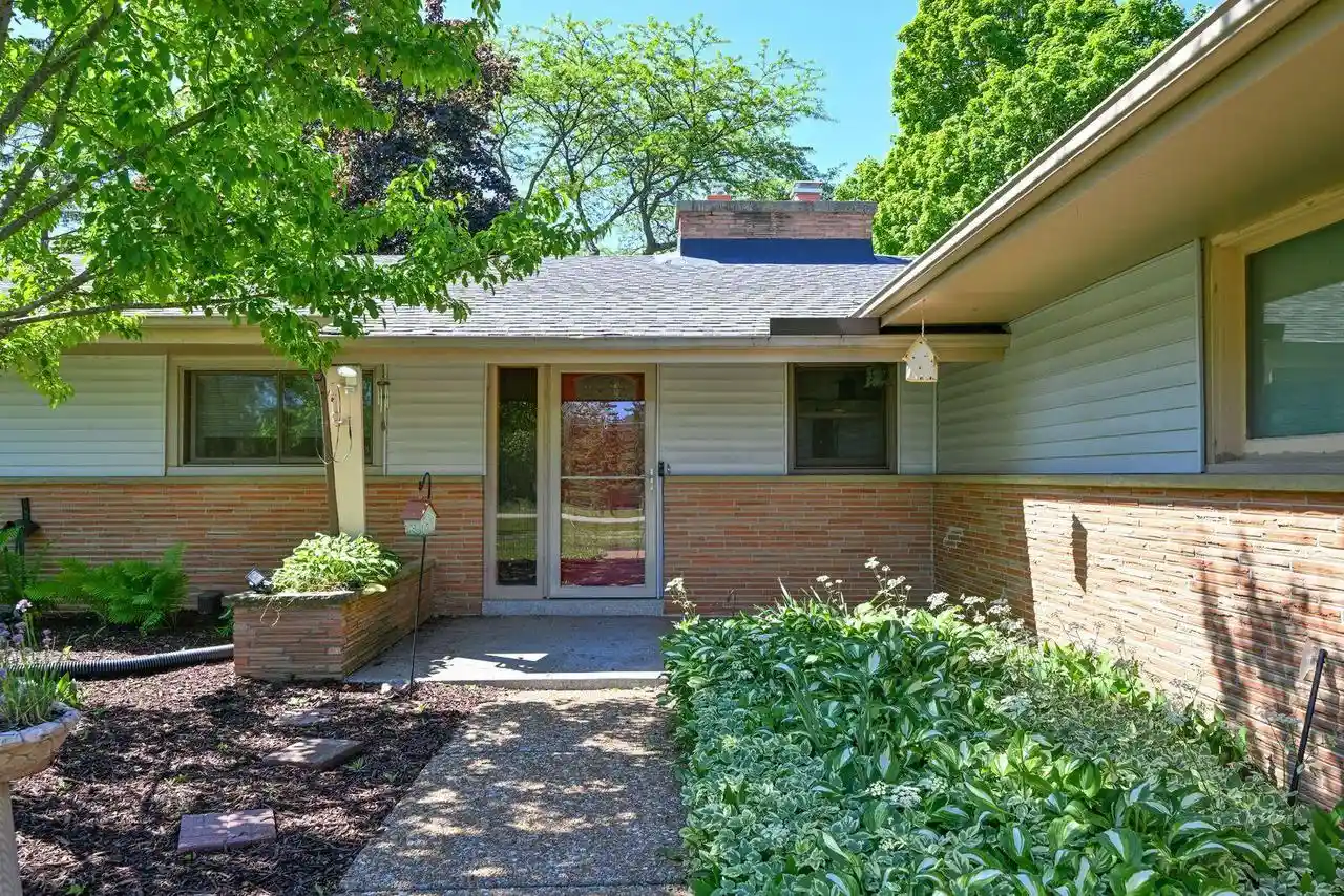 36th image of 611 W Mequon Road Road, Mequon, WI 53092 | MLS# 1977915