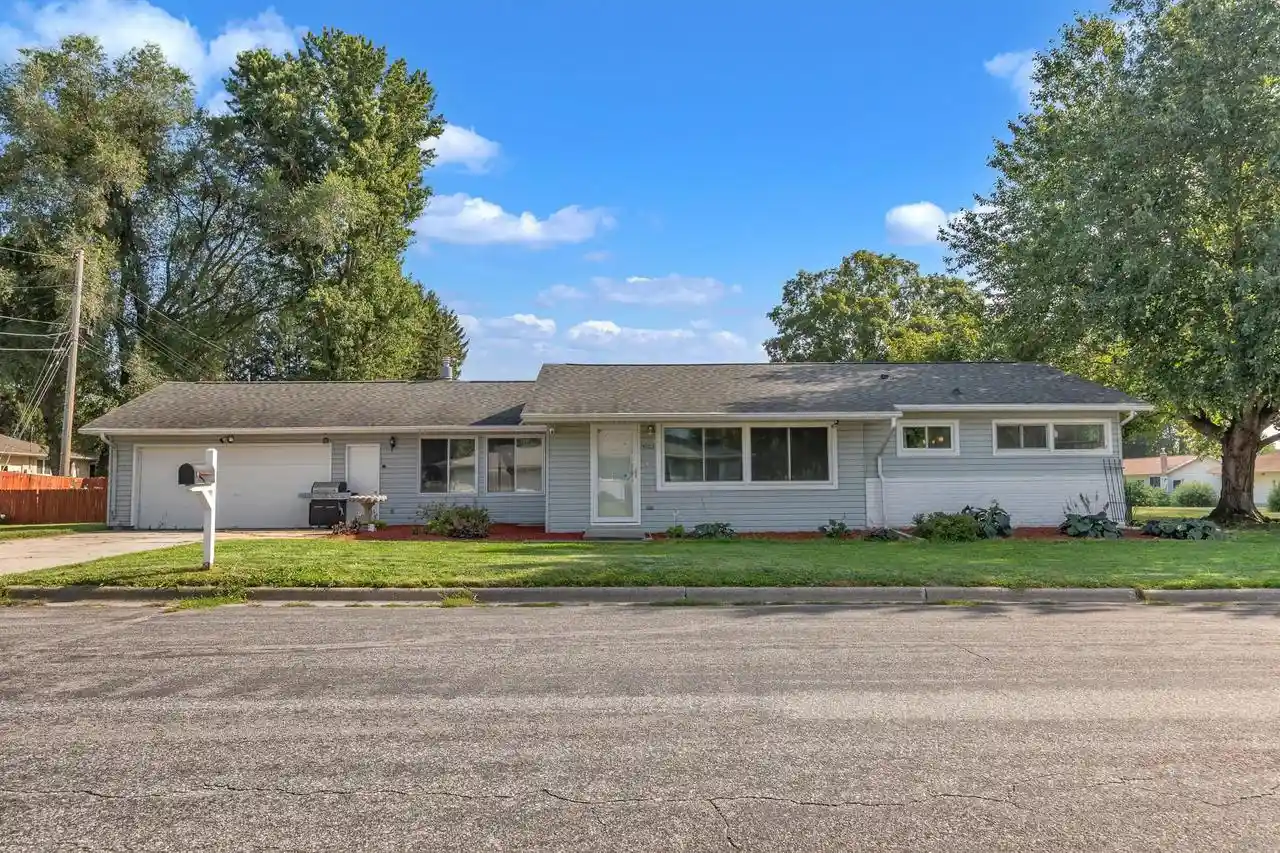 Photo 1 of Single family home for sale at 3102 E Fairchild S Street Street, La Crosse, WI 54601 | MLS# 2031365 | Listing updated on 2026-08-26