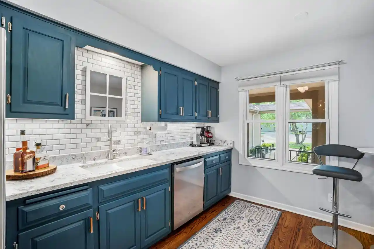 3rd image of 627 W Aspenwood Court Court, Bayside, WI 53217 | MLS# 1977926