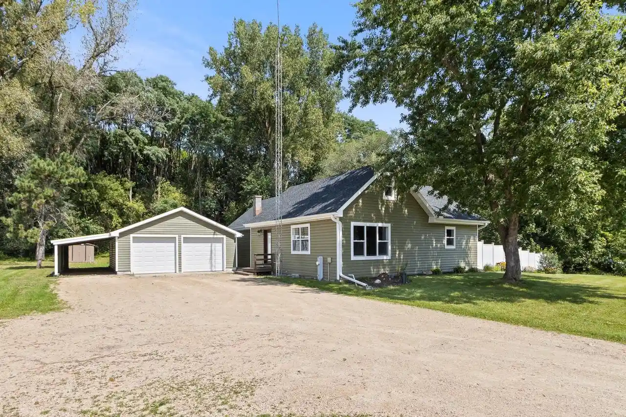 Photo 1 of Single family home for sale at W6610 Hwy 33, Portage, WI 53901 | MLS# 2031379 | Listing updated on 2026-09-04