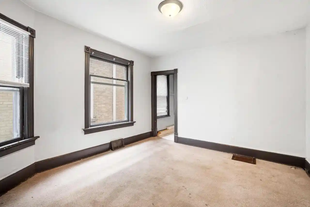 Listing Photo 2 - Condo for sale in building located at 2405-2407 N Frederick Ave Ave, Milwaukee, WI 53211 - Unit #2407