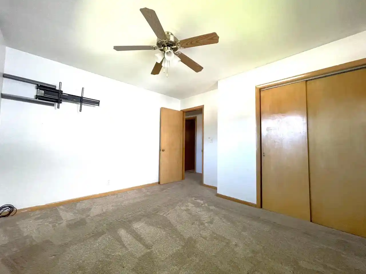 Photo 2 of Single family home for sale at 707 Lakeview Avenue Avenue, South Milwaukee, WI 53172 | MLS# 1977939 | Listing updated on 2026-09-16