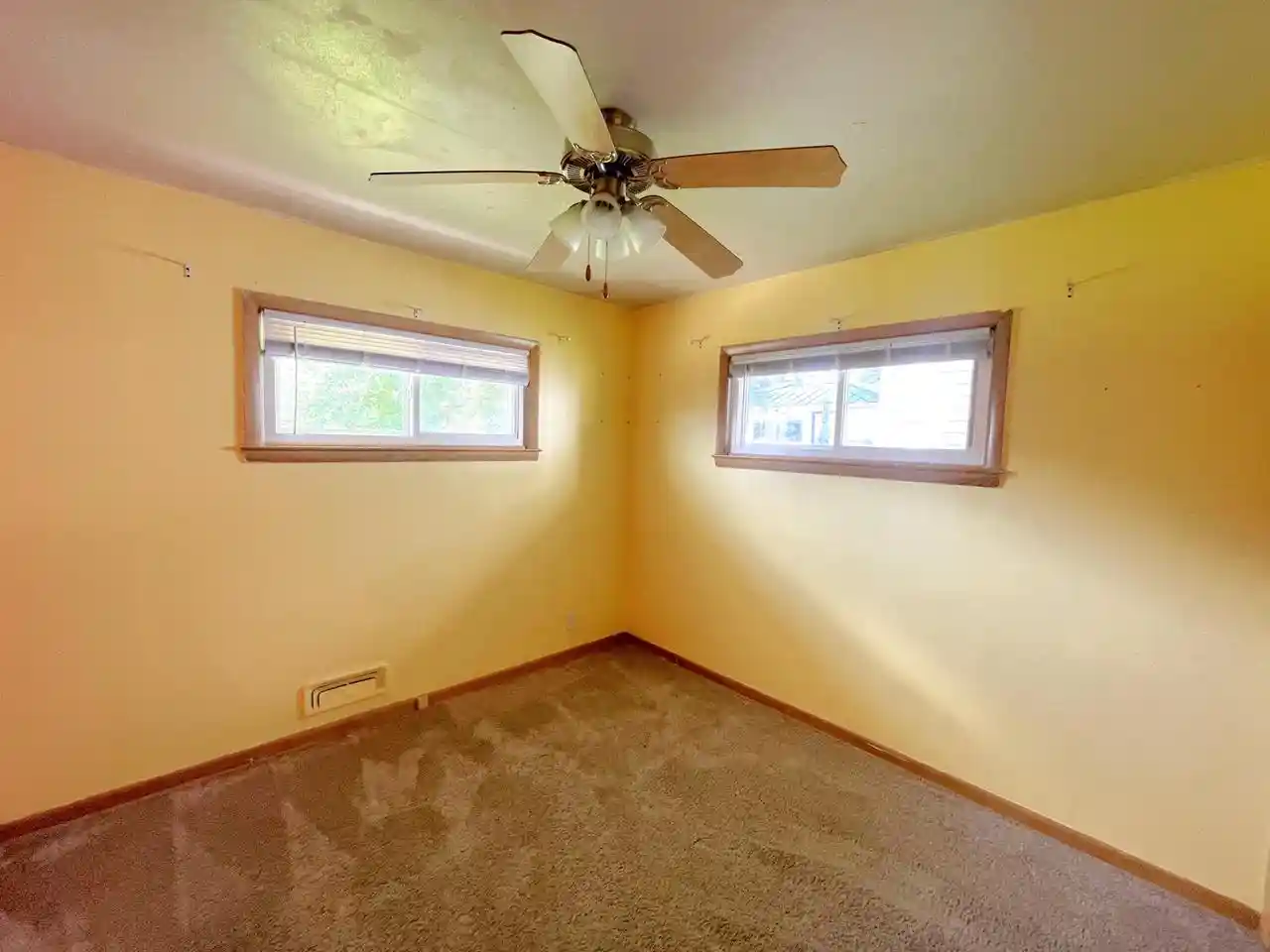 Photo 3 of Single family home for sale at 707 Lakeview Avenue Avenue, South Milwaukee, WI 53172 | MLS# 1977939 | Listing updated on 2026-09-16