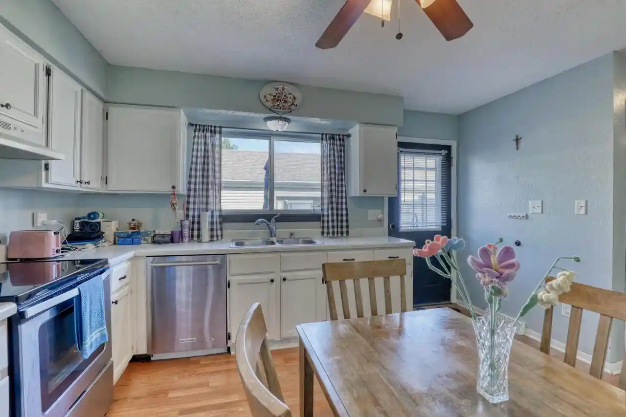 2nd image of W163n11522 Windsor Court Court, Germantown, WI 53022 | MLS# 1977945