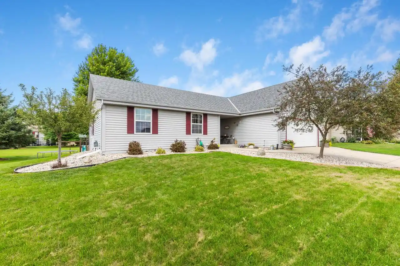 1st image of 1205 Huron Way Way, Hartford, WI 53027 | MLS# 1977949