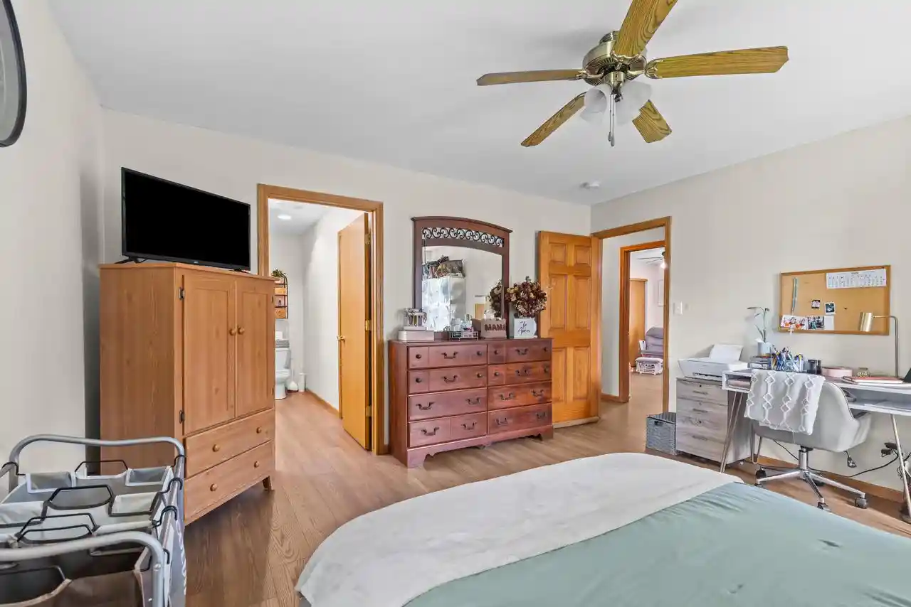 4th image of 1205 Huron Way Way, Hartford, WI 53027 | MLS# 1977949