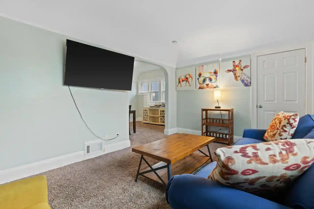 Listing Photo 5 - Condo for sale in building located at 3116 S 9Th St St, Milwaukee, WI 53215 - Unit #3118