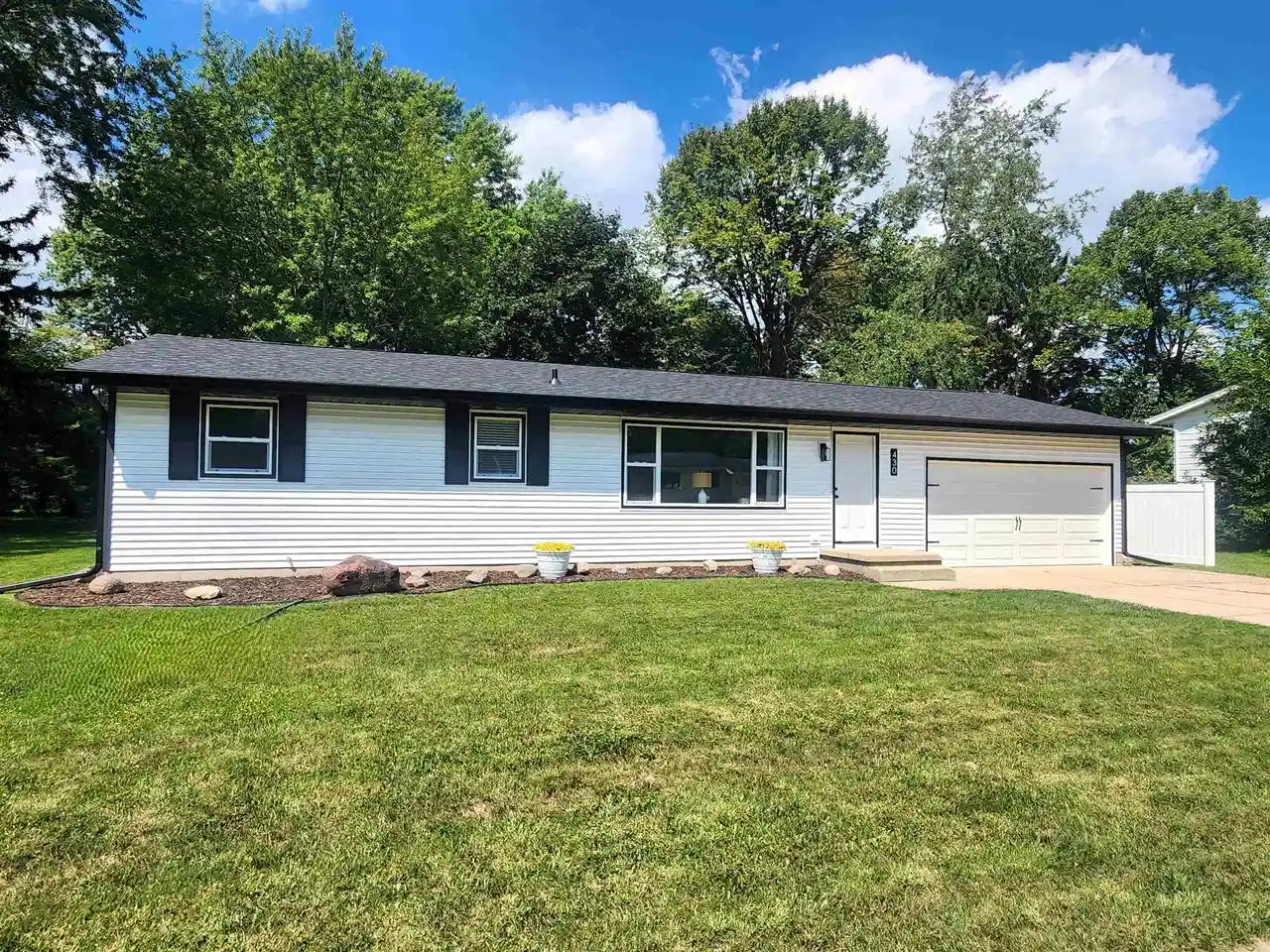 Photo 4 of Single family home for sale at 430 Woodview Dr Dr, Sun Prairie, WI 53590 | MLS# 2031395 | Listing updated on 2026-09-18