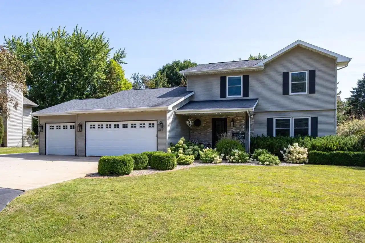 Photo 1 of Single family home for sale at 1914 Amy Jo Dr Dr, Oshkosh, WI 54904 | MLS# 50331711 | Listing updated on 2026-09-09