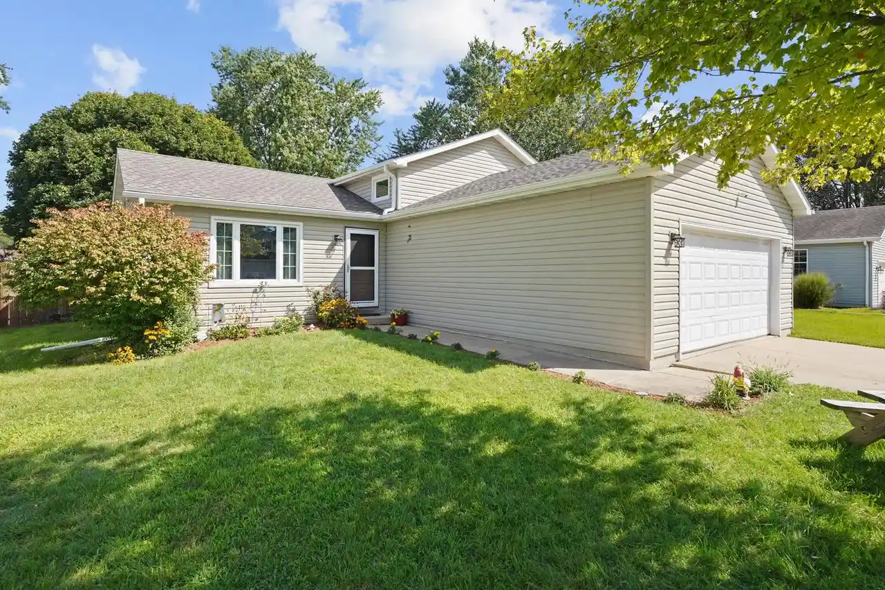 Photo 1 of Single family home for sale at 986 93rd Street Street, Pleasant Prairie, WI 53158 | MLS# 1977978 | Listing updated on 2026-09-17