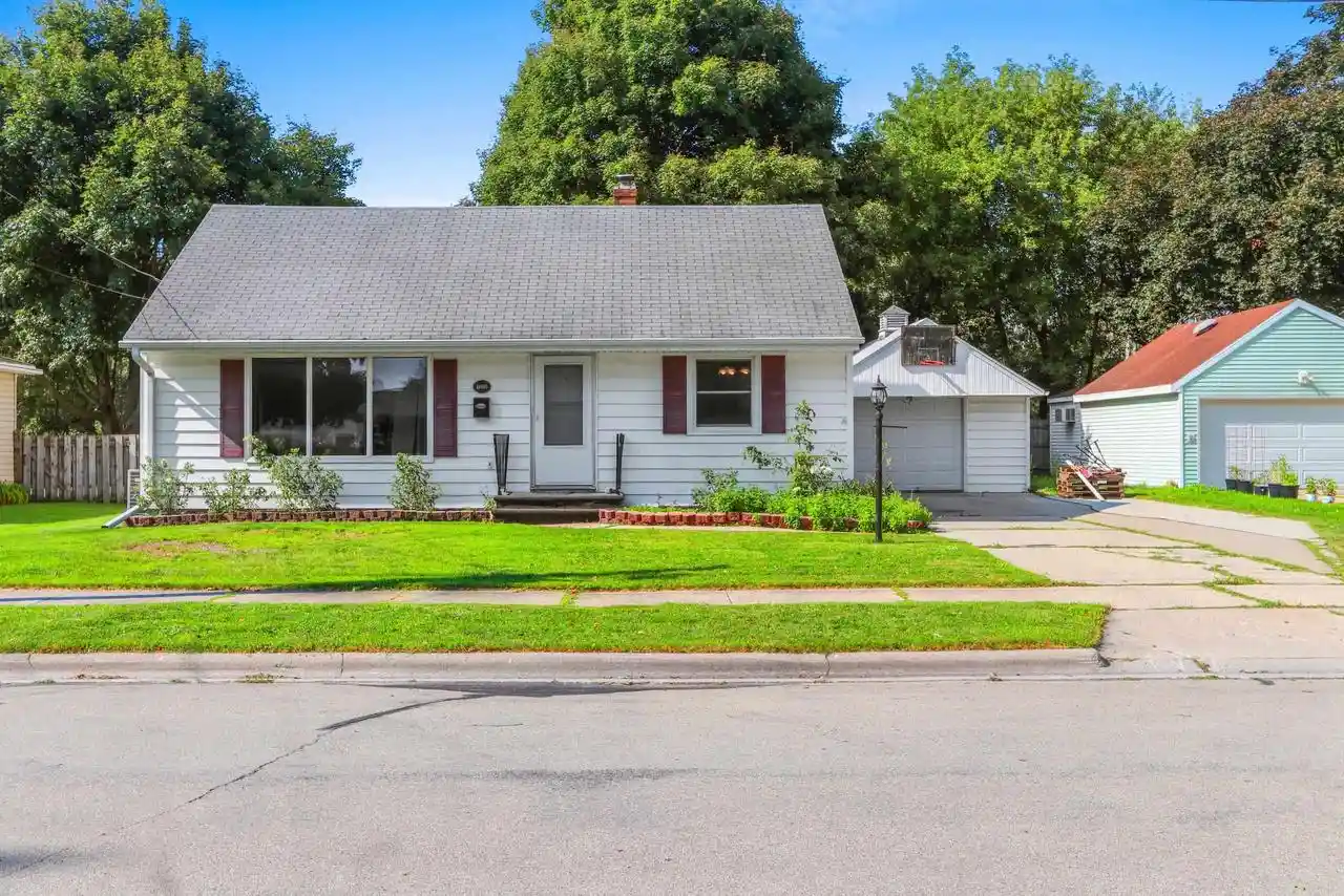 Photo 1 of Single family home for sale at 1335 San Jose Pl Pl, Green Bay, WI 54303 | MLS# 50331714 | Listing updated on 2026-09-21